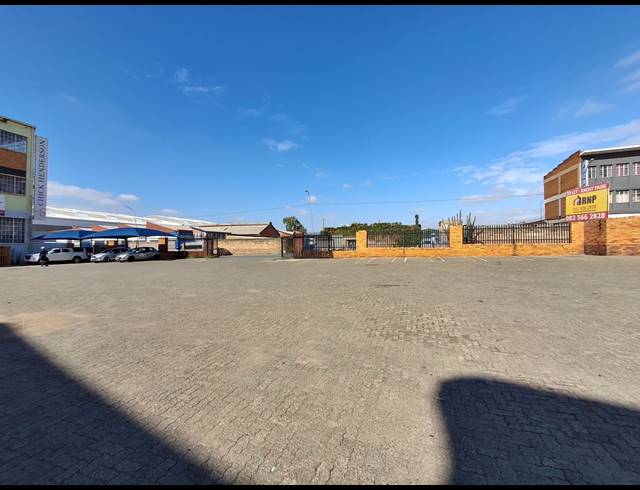 1,900M² WAREHOUSE TO LET IN HERIOTDALE
